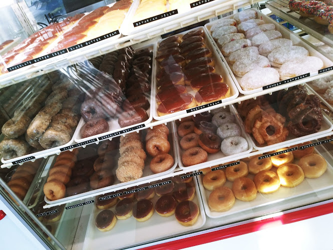 Donut Palace storefront