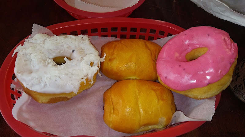 Lucky Donuts storefront