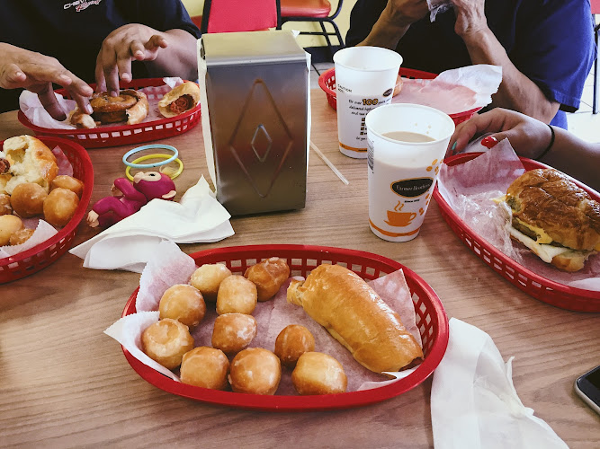 Seguin Donuts storefront