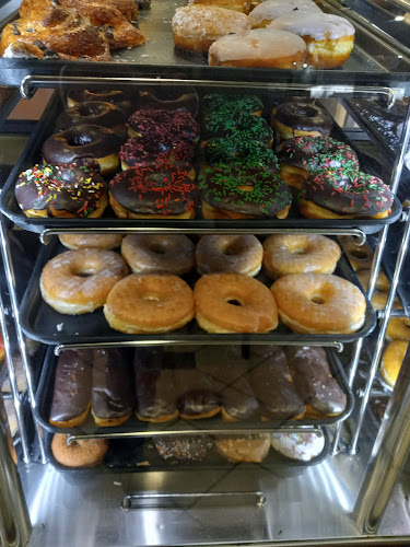 Yum Yum Donuts storefront