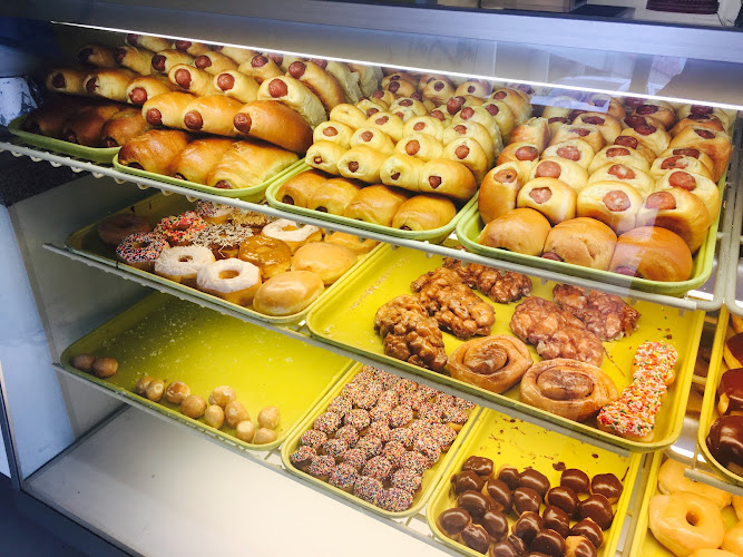 Golden Donuts storefront