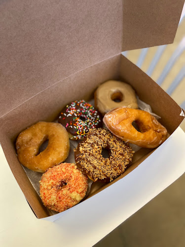 Royal Donut storefront