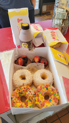 Donut Palace storefront