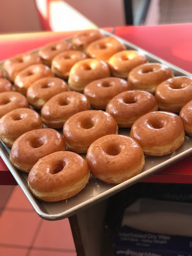 Lee's Donuts storefront