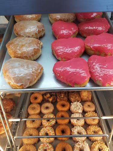 Banning Donuts storefront