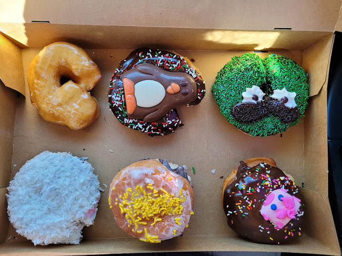 Horseshoe Donuts storefront