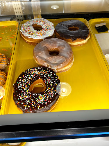 Sandy's Donuts storefront