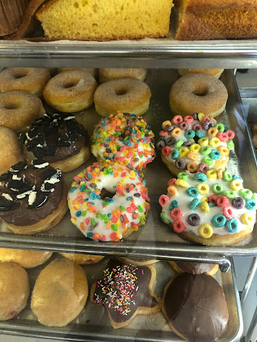 Donuts King bakery storefront