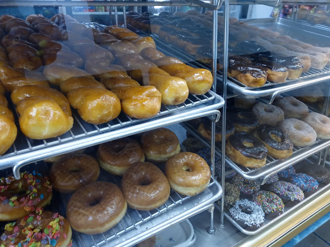 B & B Donuts storefront