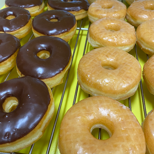 Daily Donuts Paradise storefront