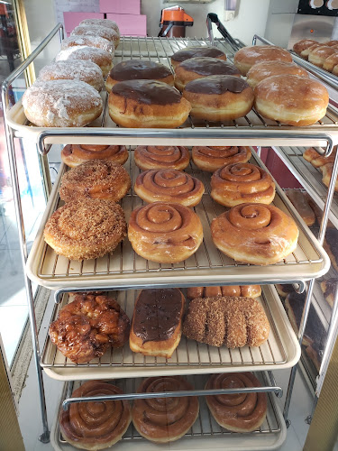 Apple Valley Donuts storefront