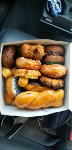 Road Runner Donuts of Upland storefront