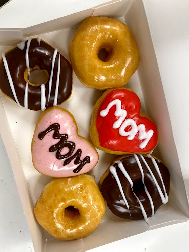 USA DONUTS storefront