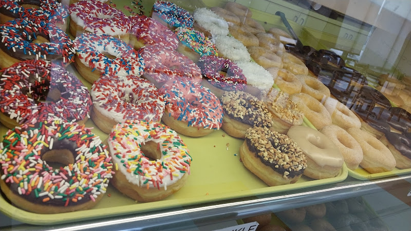 Denna Doughnut storefront