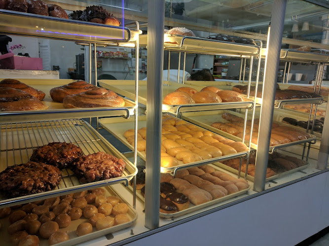 Plaza Doughnuts storefront