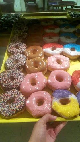 Mary Lee Donuts storefront
