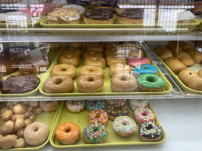 Fluffy Donuts storefront