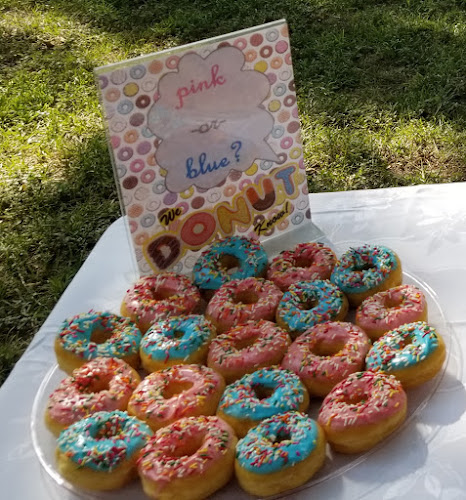 Academy Donuts storefront