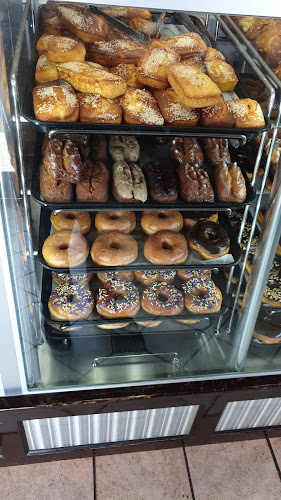 Yum Yum Donuts storefront
