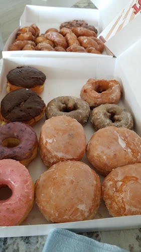 Snowflake Donuts storefront