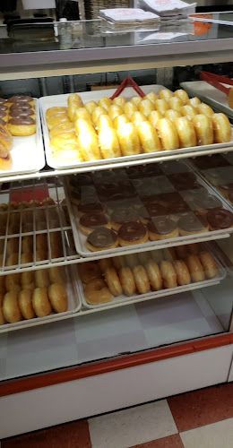 Donut Palace storefront