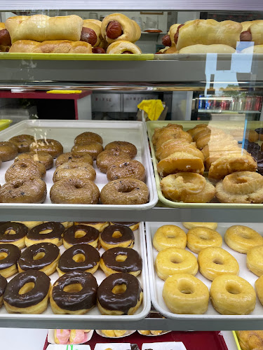 Bobby Jo's Donut Palace storefront