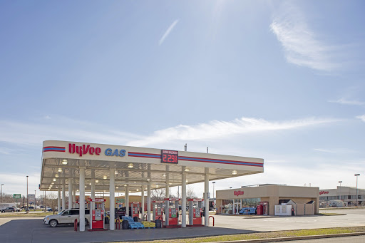 Hy-Vee Fast & Fresh storefront