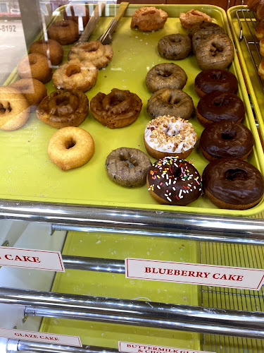 Daily Donuts storefront