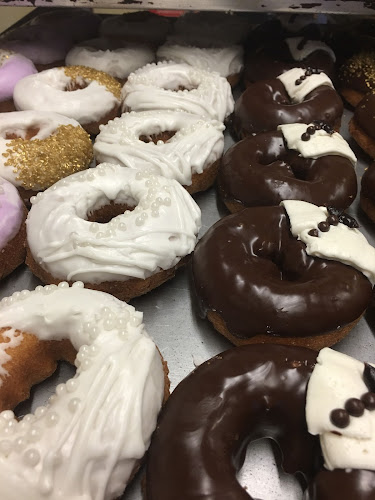 Us Donut storefront