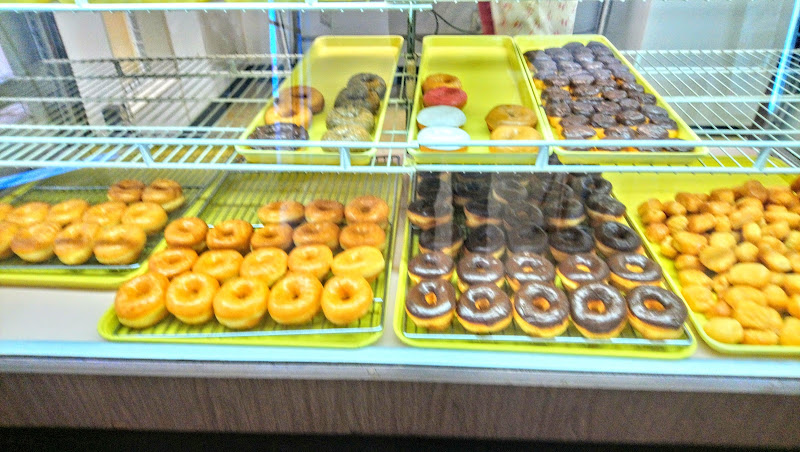 Donuts & Donuts storefront