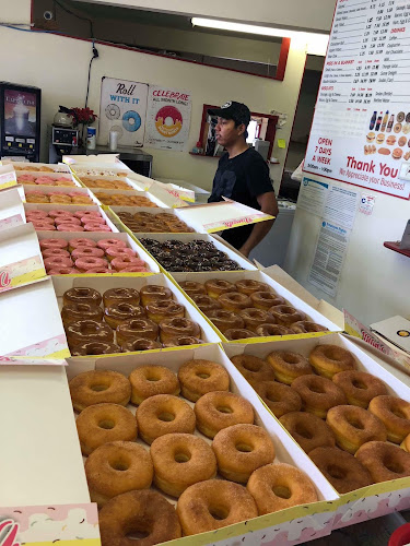 The Donut Palace storefront