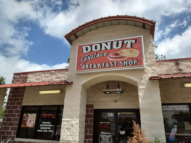 Donut Palace storefront