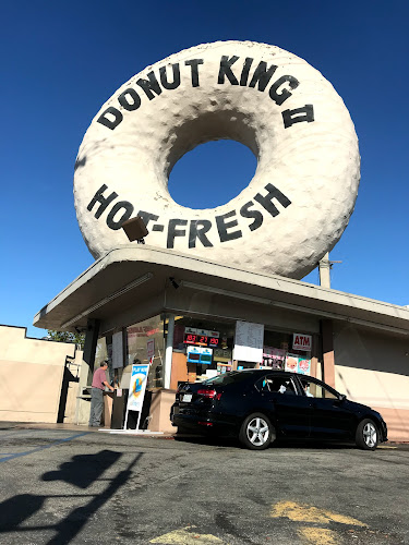 Donut King 2 storefront