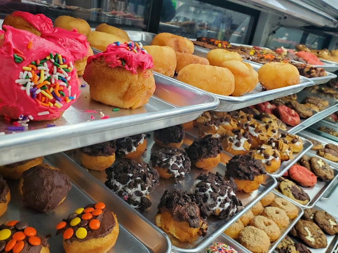 Maples Ice Cream and Treats storefront