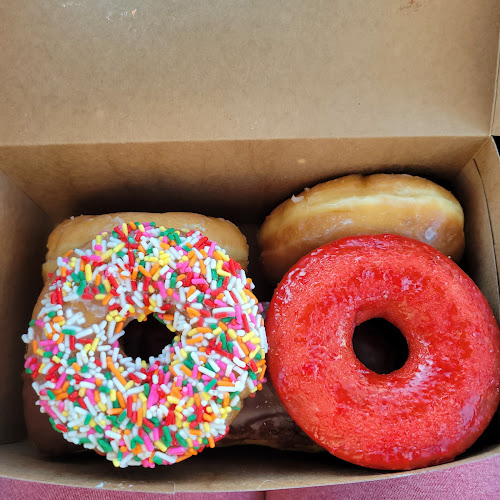 Donut Hut storefront