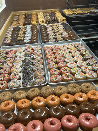 Golden Donut storefront