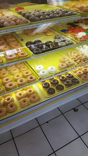 US Donuts storefront