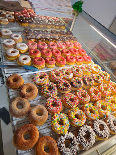 AM Donut shop storefront