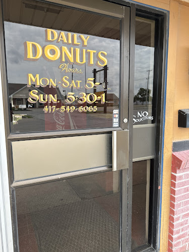 Daily Donuts storefront