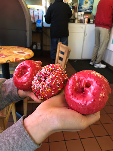 Golden Donuts Place storefront