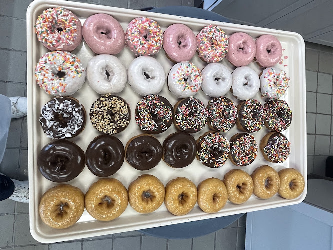 Yummy Donut Palace.boba tea.smoothies.coffee storefront