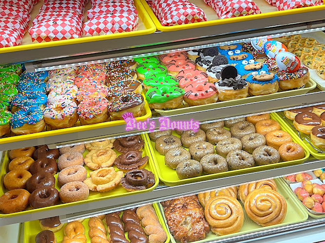 Bee’s Donuts storefront
