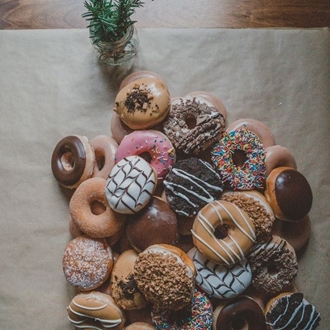 Donut Palace storefront