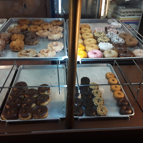 Lucky Donuts and Croissants storefront