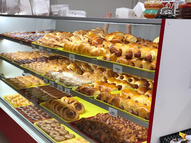 Donut Palace storefront