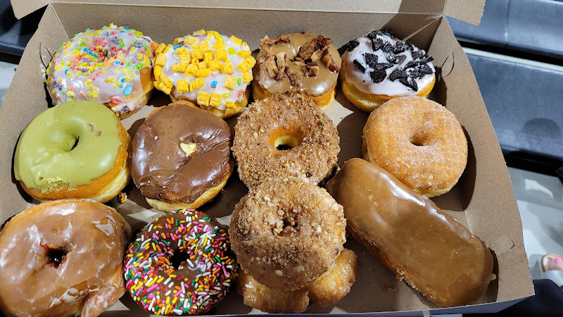 Rainbow Donuts storefront