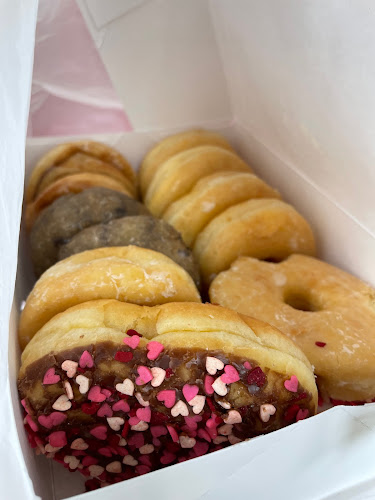 Popular Donuts storefront