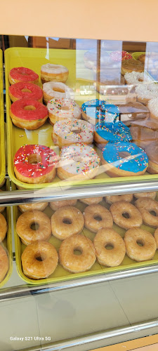 Denna's Donuts storefront