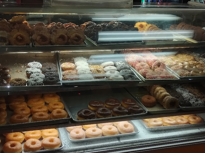 Happy Donuts storefront