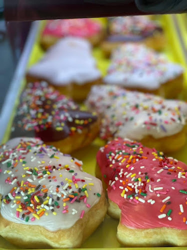 Snowflake Donuts storefront